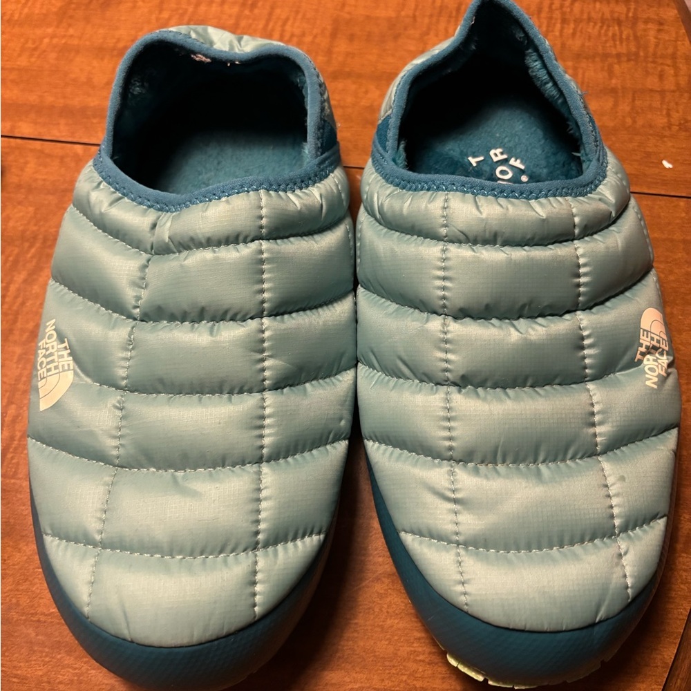 North face slippers